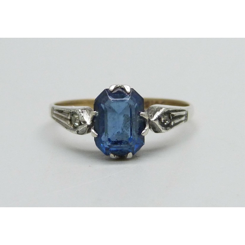 951 - A 9ct gold and silver blue stone set ring, O