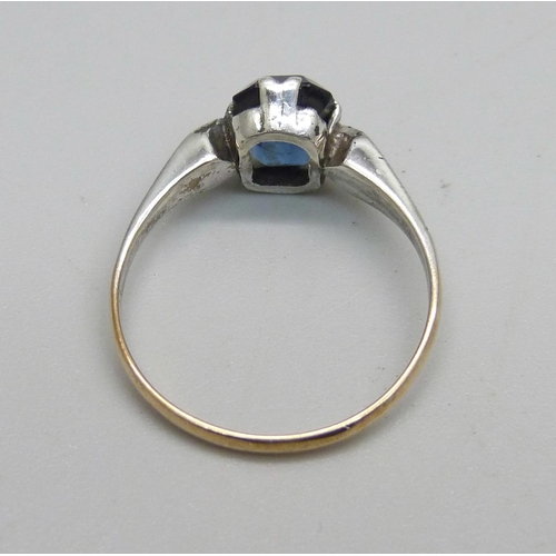 951 - A 9ct gold and silver blue stone set ring, O