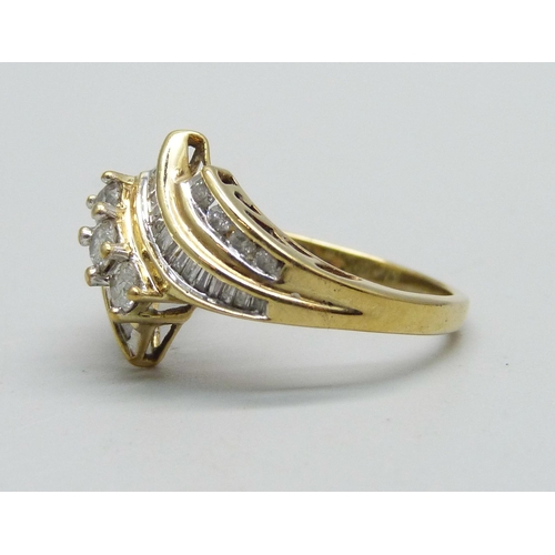 957 - A 9ct gold and diamond ring, 3.1g, N/O