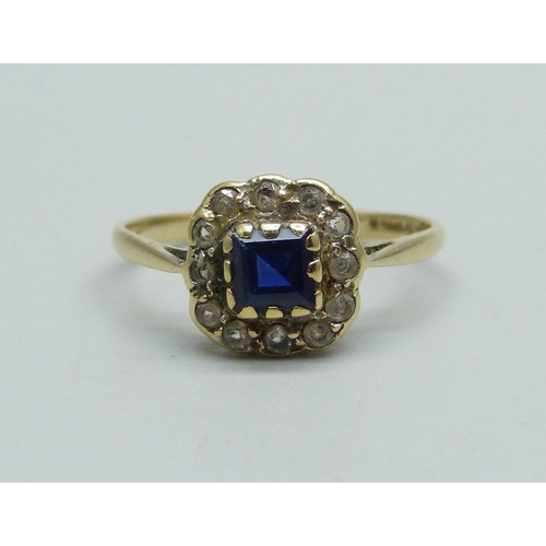 958 - A 9ct gold, paste blue and white stone cluster ring, 1.4g, M