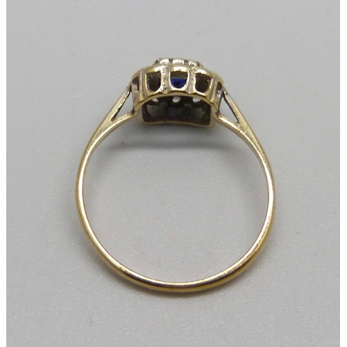 958 - A 9ct gold, paste blue and white stone cluster ring, 1.4g, M