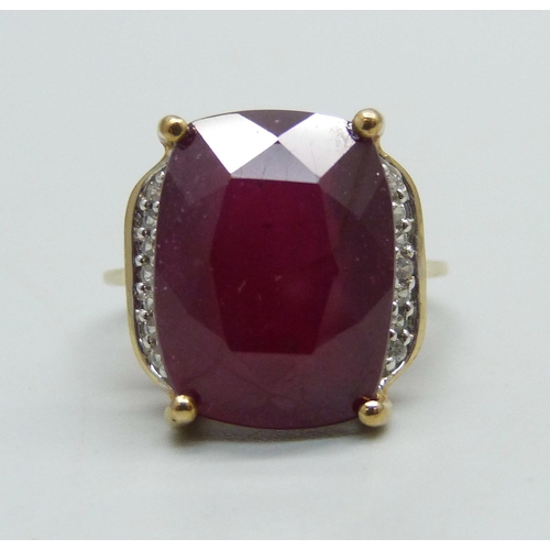 963 - A large 9ct gold and ruby ring, 5.4g, O