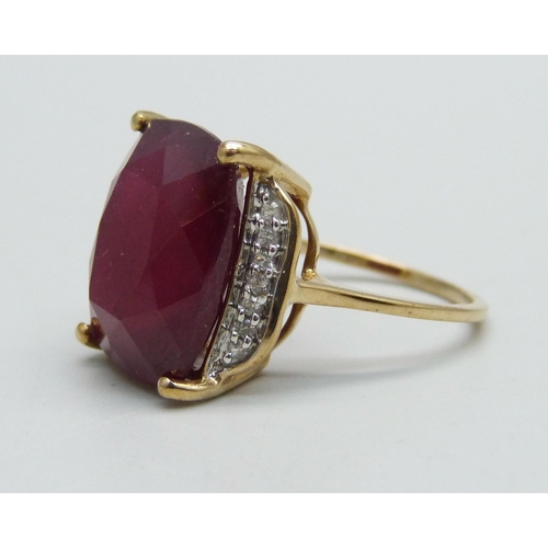 963 - A large 9ct gold and ruby ring, 5.4g, O