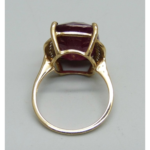 963 - A large 9ct gold and ruby ring, 5.4g, O