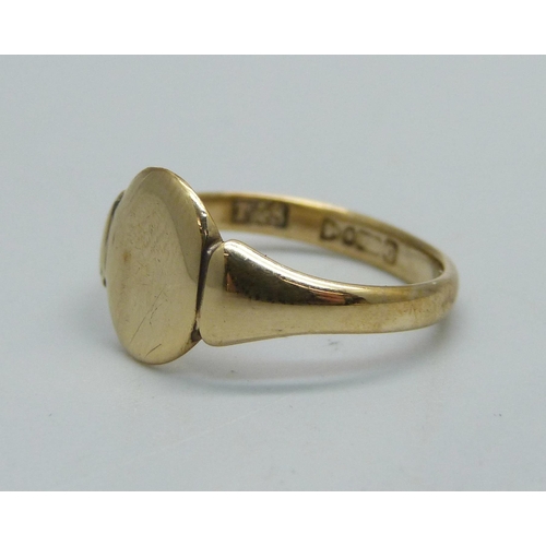 969 - A small 9ct gold signet ring, Chester 1897, 2.2g, M/N