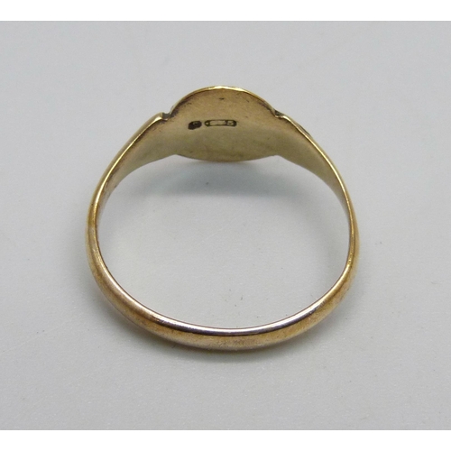 969 - A small 9ct gold signet ring, Chester 1897, 2.2g, M/N