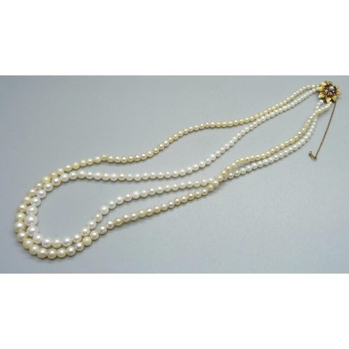 976 - Two faux pearl necklaces on a 9ct gold double clasp