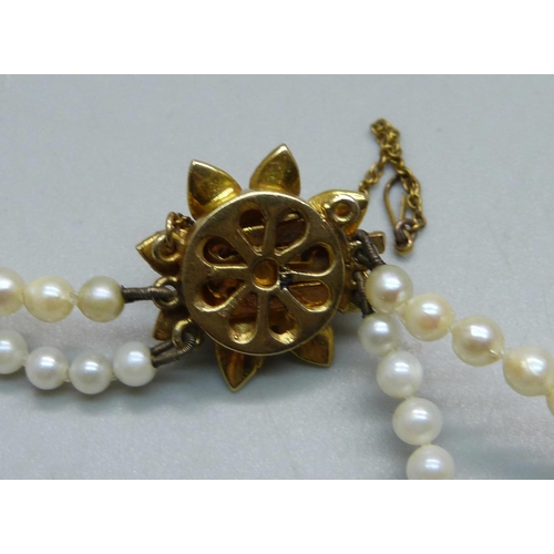 976 - Two faux pearl necklaces on a 9ct gold double clasp