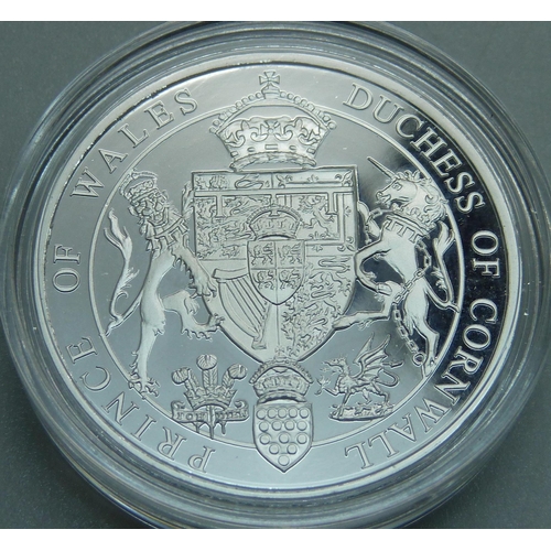 979G - The Royal Mint, A Celebration Medal, limited edition 2005 Royal Wedding, .9995 Platinum coin, 50g, P... 