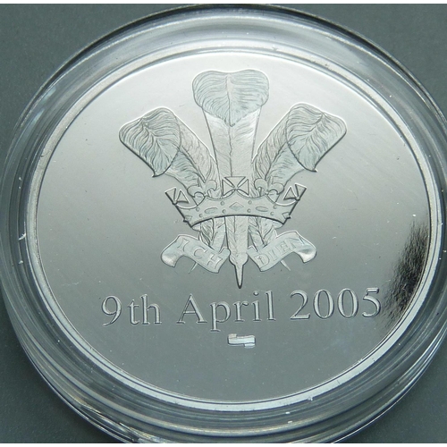 979G - The Royal Mint, A Celebration Medal, limited edition 2005 Royal Wedding, .9995 Platinum coin, 50g, P... 