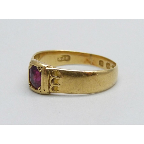 984 - A Victorian 18ct gold and ruby ring, London 1875, 3.5g, P