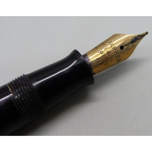 989 - A Parker Victory pen with 14ct gold nib