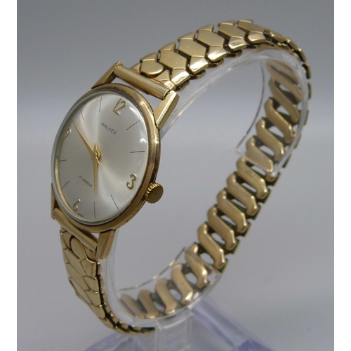 990 - A 9ct gold cased wristwatch, the dial marked Walker, 33mm case