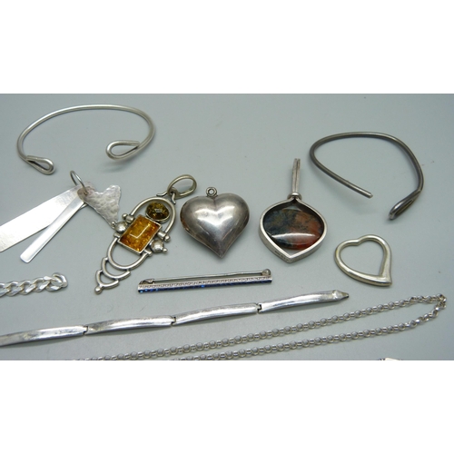 993 - Silver and white metal jewellery including a silver stone set pendant by Kupittaan Kulta with London... 