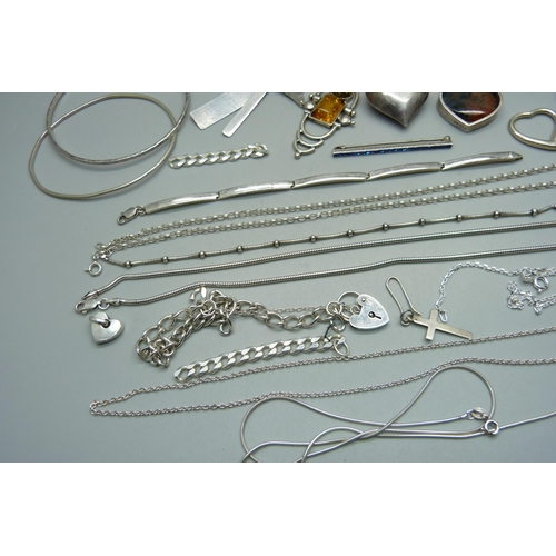 993 - Silver and white metal jewellery including a silver stone set pendant by Kupittaan Kulta with London... 