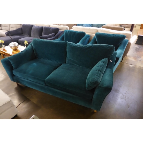 1403 - A turquoise velvet three seater sofa and two armchairs - damaged frame on sofa