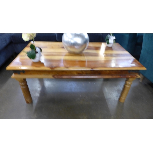 1404 - A rustic hardwood coffee table