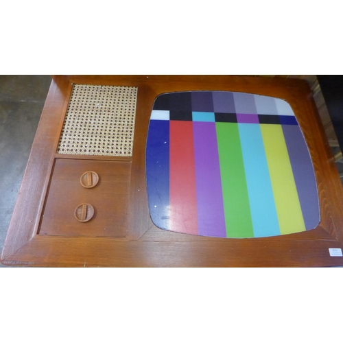 1511 - A retro TV coffee table