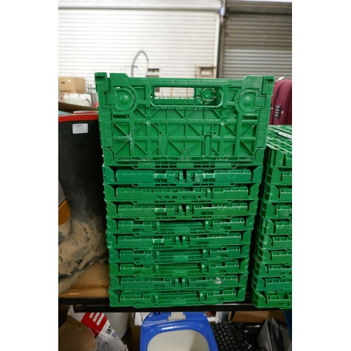 2360 - Ten green collapsible boxes (4cm x 30cm)