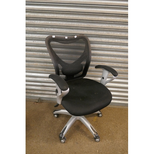 2372 - Two swivel office chairs