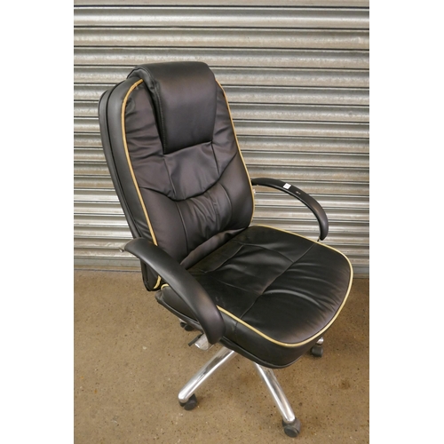 2372 - Two swivel office chairs