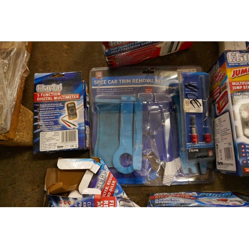 2376 - A box of assorted tool store returned items