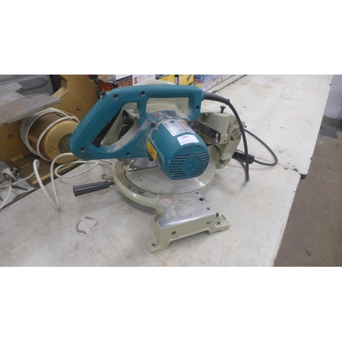 2065 - A Makita LS1040 240v, 7.2A chop saw -W