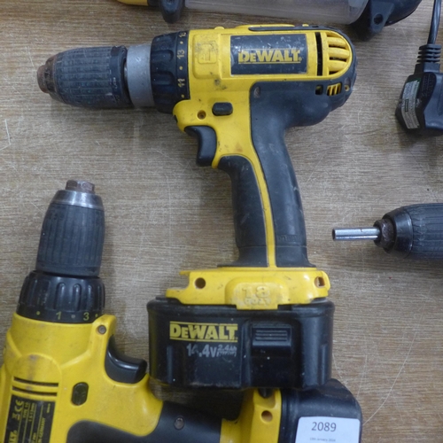 2089 - A collection of Dewalt power tools including DC725, DC756, DC727 power drills, DC528 flashlight atta... 