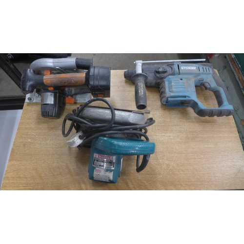 2091 - A selection of power tools including a Challenge circular saw, Erbauer SDS hammer drill, Makita circ... 