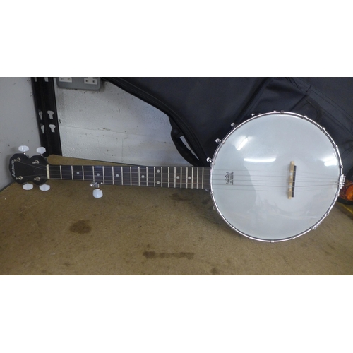 2142 - An Ashbury banjo in soft case