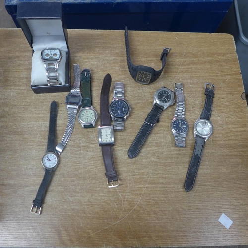 2162 - A quantity of mens wristwatches