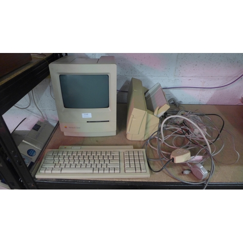 2168 - An Apple Macintosh Classic computer - model MO420 with power leads, keyboard and printer - powers up... 