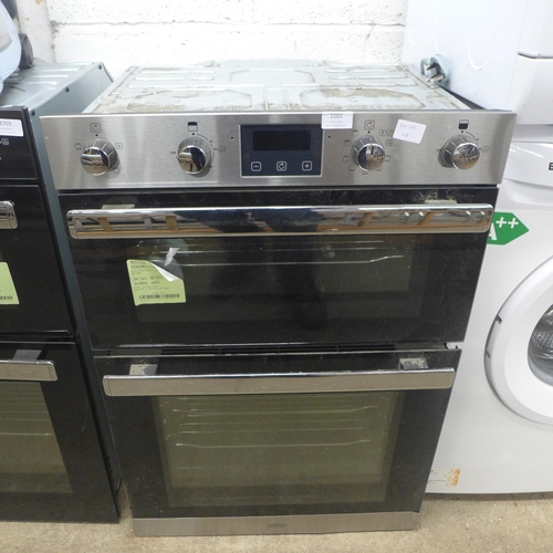 2202 - A Belling oven (model no. BI902MFCT(S)(G)