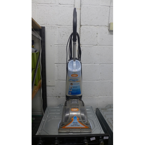 2204 - A Vax Rapide Spruce carpet cleaner