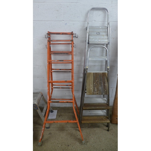 2336 - Two step ladders and a decorator's trestle