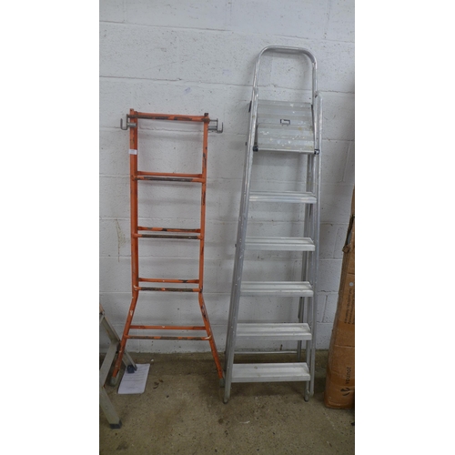 2336 - Two step ladders and a decorator's trestle