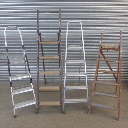 2206A - An aluminium 4-rung Clima stepladder A metal 5-rung set of steps, an aluminum 5-rung stepladder and ... 