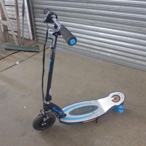 2225 - Three electric scooters including Razor and Zing - Police repossession