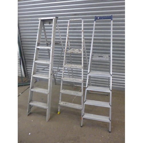 2231 - Three aluminium step ladders