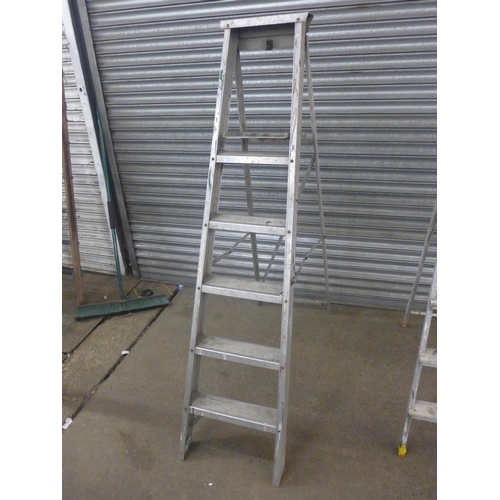 2231 - Three aluminium step ladders