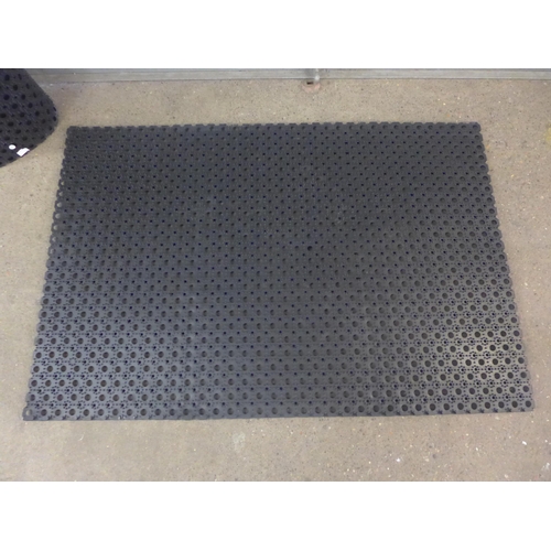 2239 - 2 Outside use rubber mats - 1 x 1.5m - unused