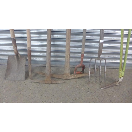 2241 - 7 Garden tools including a pitchfork, pickaxes, shovel, hoe etc