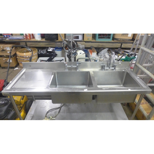 2261 - A stainless steel double sink with hose tap