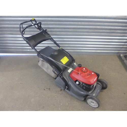 2261B - A Honda high performance four stroke easy-start petrol lawn mower - Police repossession