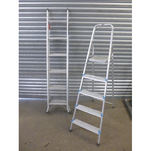 2265 - A 5-rung aluminium stepladder and a 6-rung aluminium double ladder