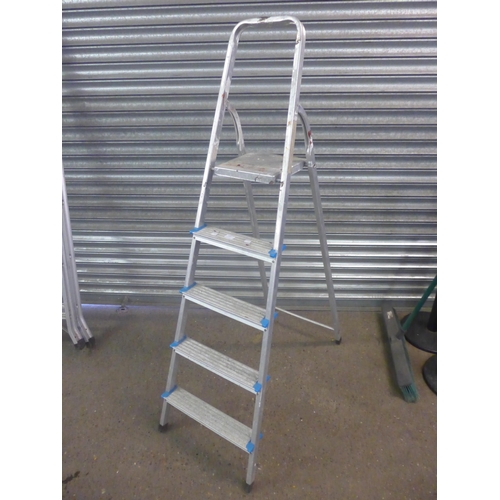 2265 - A 5-rung aluminium stepladder and a 6-rung aluminium double ladder