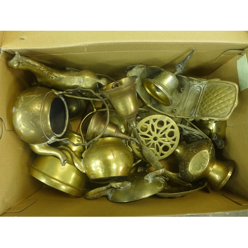 2324 - Vintage brass items