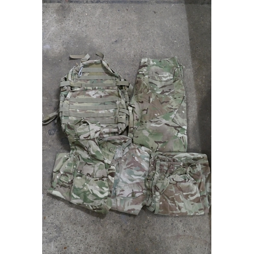 2354 - British military workwear, 1 large back pack, 5 smocks and 3 trousers