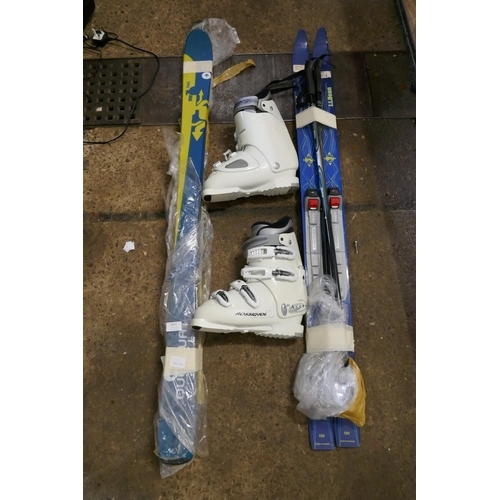 2411 - 3 Pairs of skis and a pair of Rossignol ski boots and boot bag