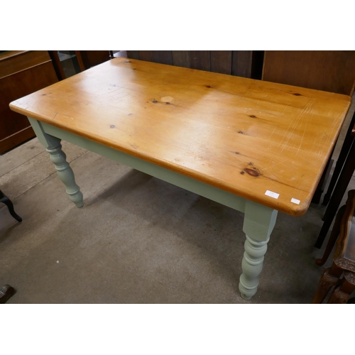 132 - A Victorian style painted pine single drawer farmhouse kitchen table